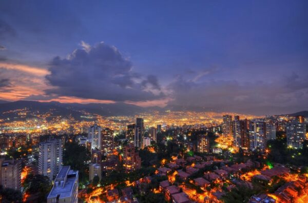 Découvrez la Vie Nocturne de Medellín !